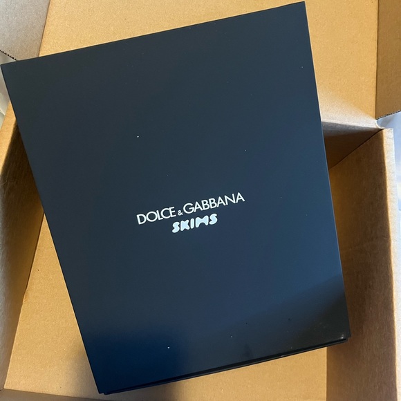 SKIMS D&G Dolce&Gabbana Onyx Black Bodysuit
Size L NWT!! - Picture 6 of 11